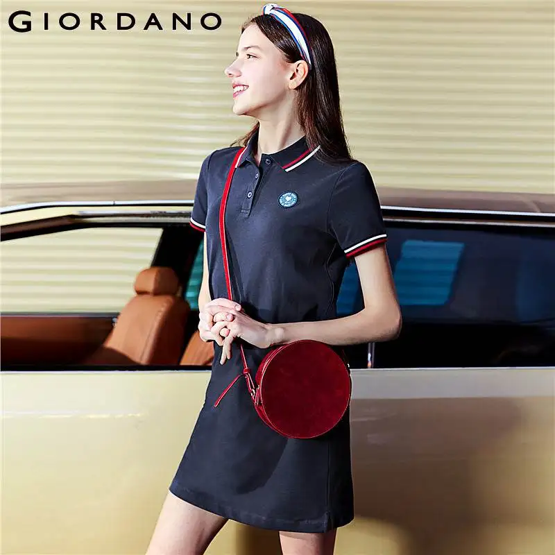 Giordano хлопковое платье Polo с вышивкой на груди выполнено из натурального хлопка и