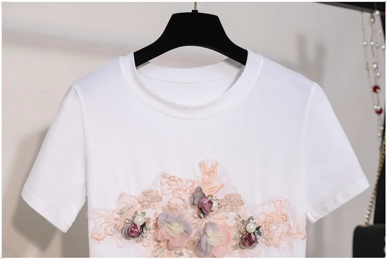 Женский костюм из футболки с цветочной вышивкой и джинсов комплект 2 предметов