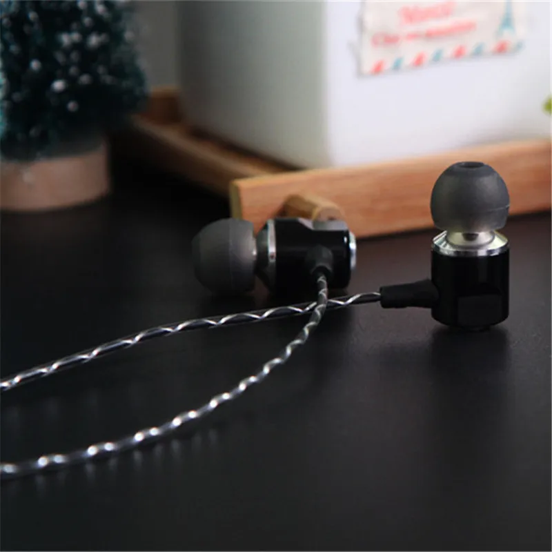 M&ampJ-56 Drive-by-wire Metal In ear earphone Headset With Switch Song and Mic For Ipad Samsung IPhone Mp3 Music High Bass Quality |