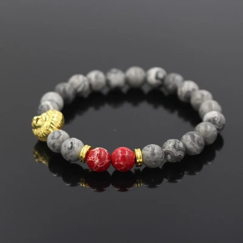 Браслет из натуральной яшмы и красной регалитовой каменной бусины с шармом в