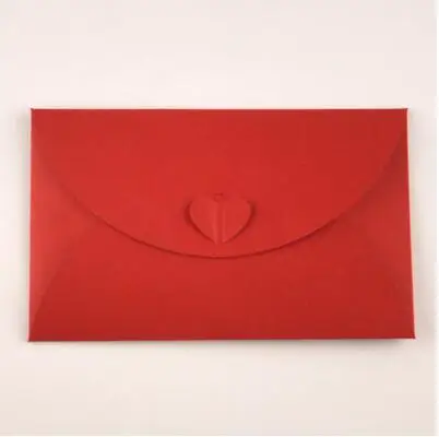 Kraft Red 100 шт./лот 6,8x4," /17,5x11 см Зажим-сердце 250gsm бумажные конверты для приглашение на празднование свадьбы карты фотооткрытка подарки - Цвет: Kraft Red
