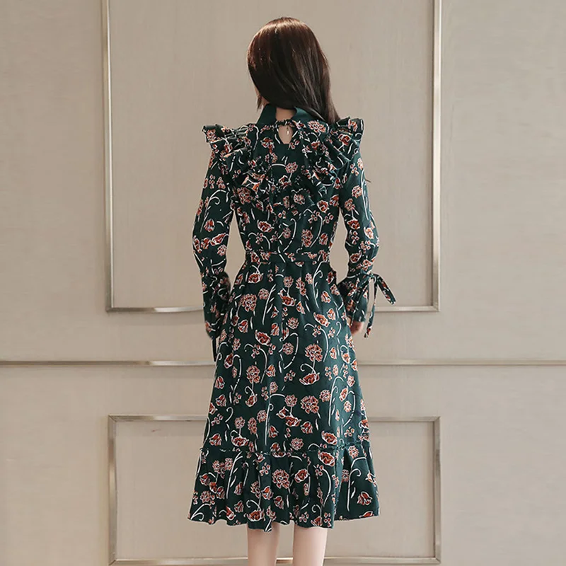 Винтажное платье с длинным рукавом воротником стойкой и цветочным