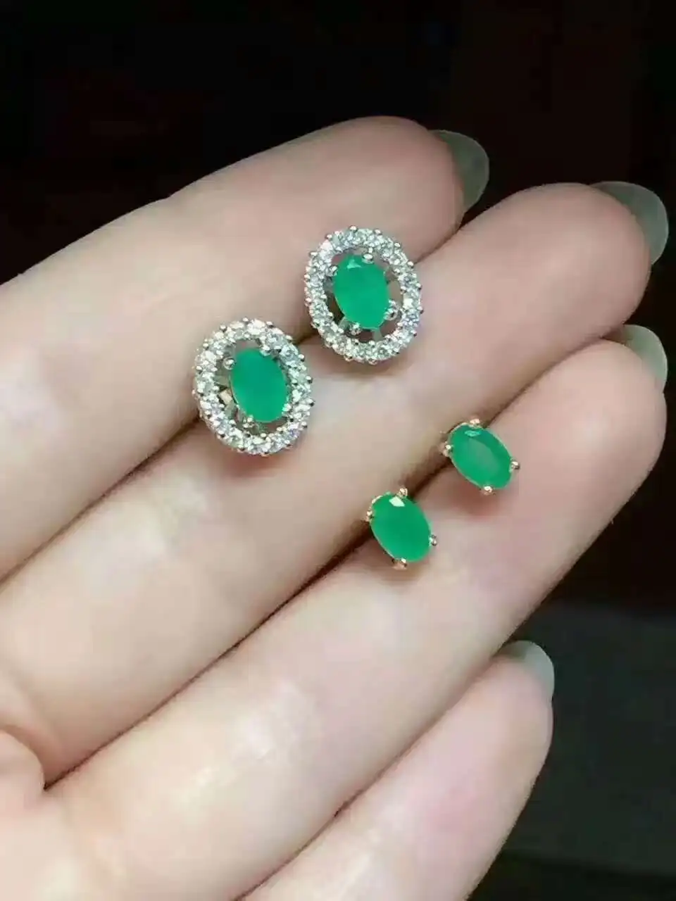 Серьги гвоздики из серебра 925 пробы с натуральным зеленым изумрудом|stud earrings|jewelry