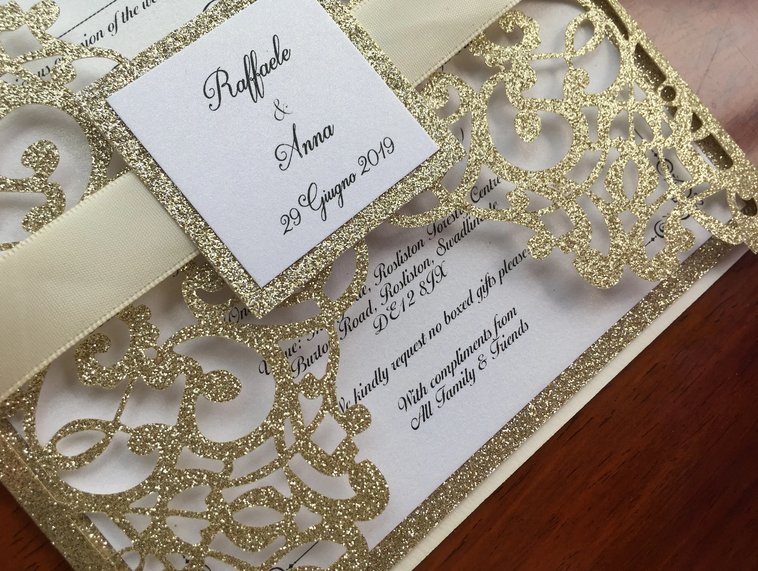 Блестящая золотая Свадебная пригласительная открытка с лентой и биркой 50 шт.