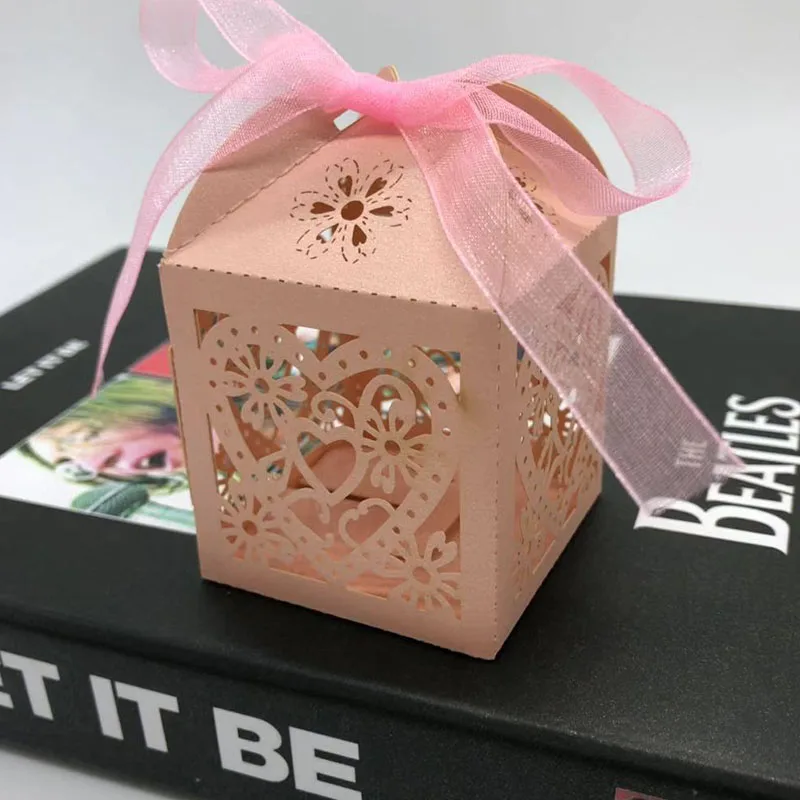Pink Лазерная резка Любовь сердце свадебные коробки для конфет белые/розовые свадебные коробки Подарочная коробка свадебные сувениры и подарки вечерние украшения - Цвет: Pink