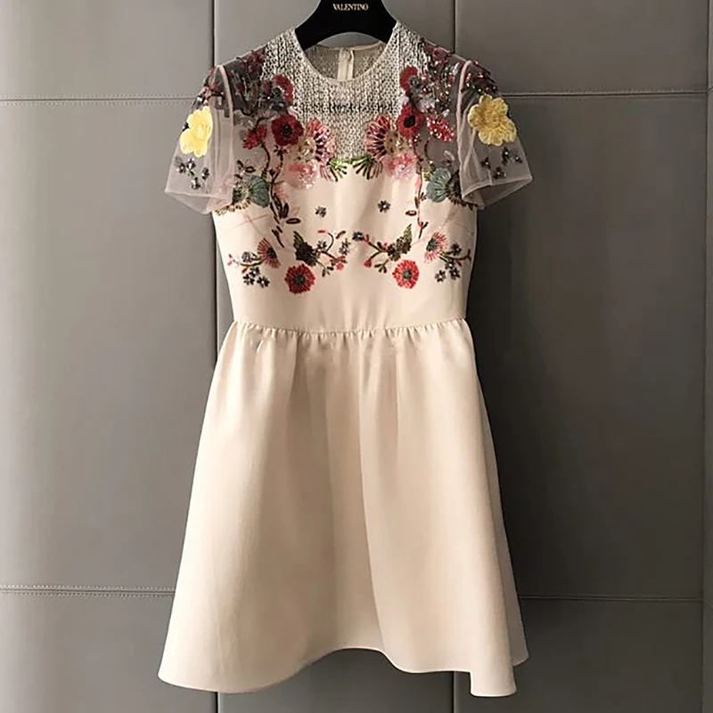 

New 2019 V Home Heavy Industries Hand embroidered Flower Segments Fairy Sweet Dress Mesh Splicing