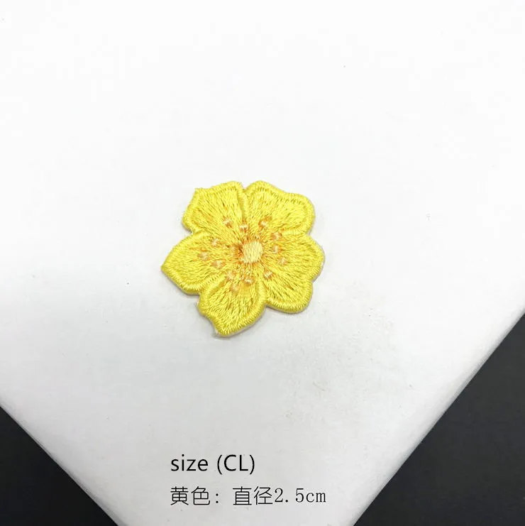 New arrival 20 pcs 2.5cm flower Embroidered patches iron on Jeans coat tshirt bag dress decor repair Motif accessory diy | Дом и сад
