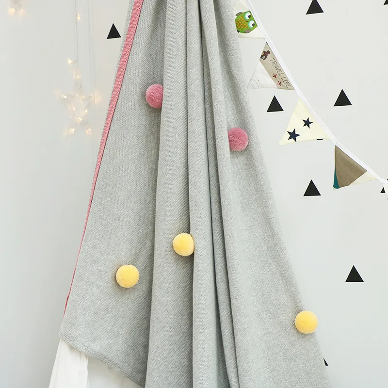 Мягкое трикотажное покрывало в скандинавском стиле с помпонами 130*160 см