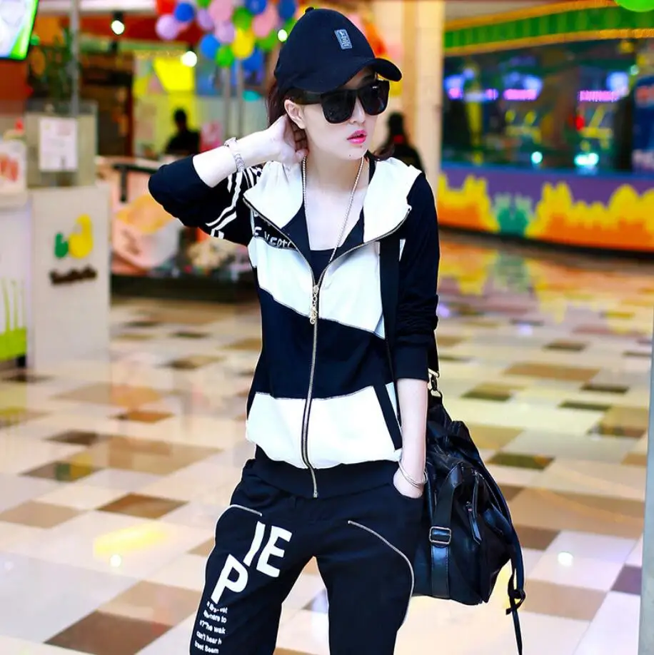 Женский хлопковый спортивный костюм из двух предметов: куртка с капюшоном и