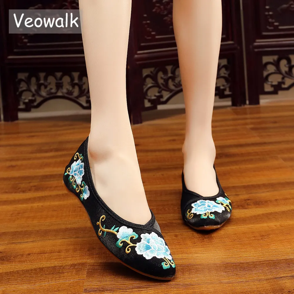 Женские хлопковые балетки Veowalk голубые пионы с вышивкой острым носком без