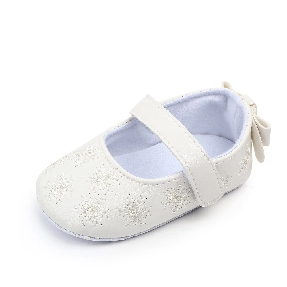 Распродажа весенняя обувь для девочек с цветочным рисунком первых шагов в