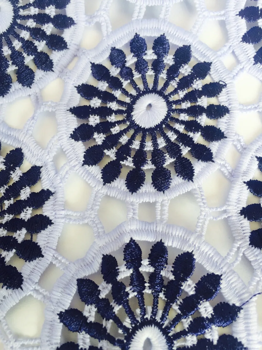 2016 Водорастворимая кружевная ткань молочный шелк трехцветный декоративный узор