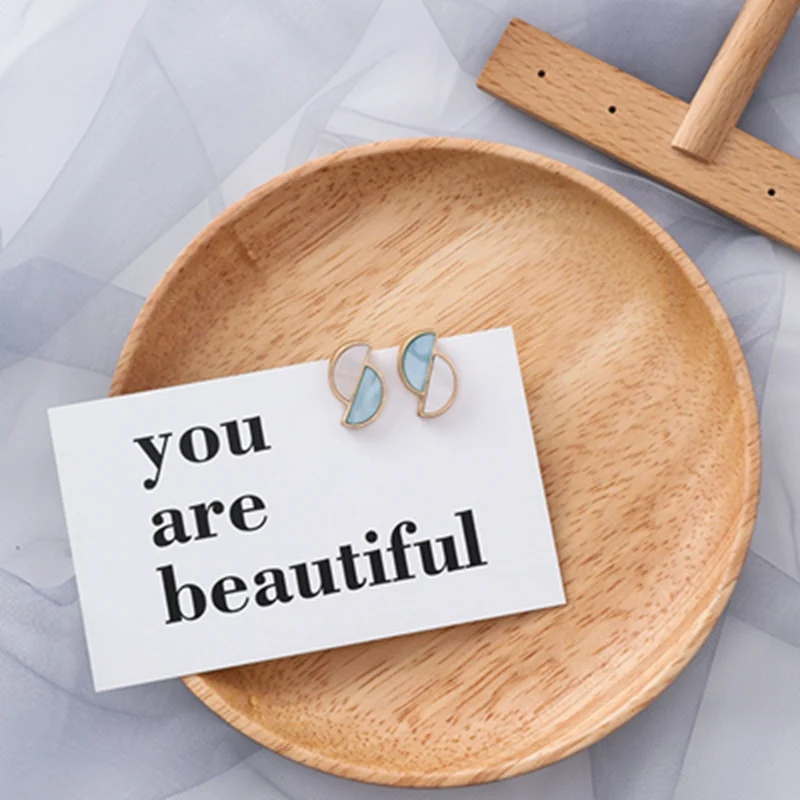 Женские асимметричные серьги гвоздики Асимметричные летние 2019|Серьги-гвоздики| |