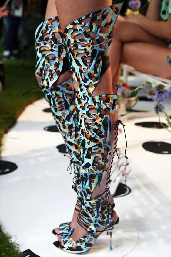 2017 г. Пикантные женские ботфорты с вырезами и бабочками модельные туфли открытым