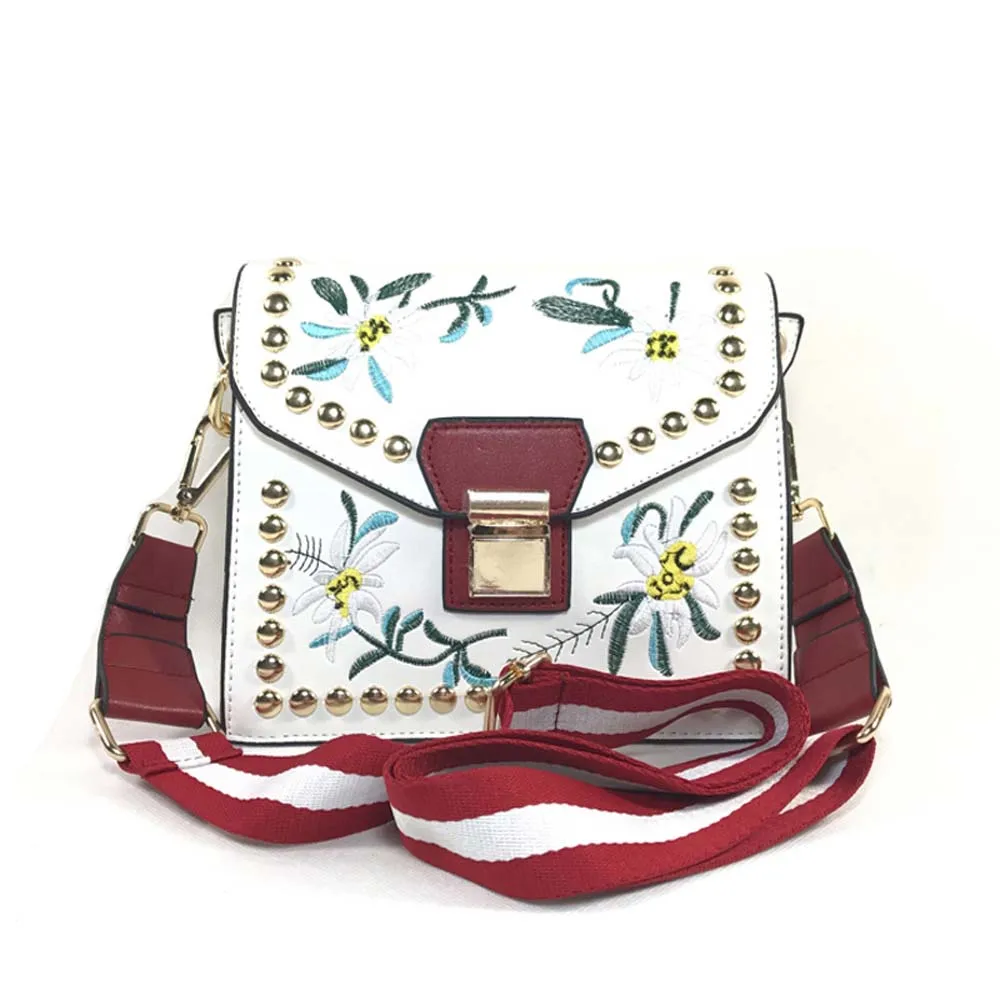 Сумка на плечо женская с вышивкой маленький саквояж кросс боди замком модный