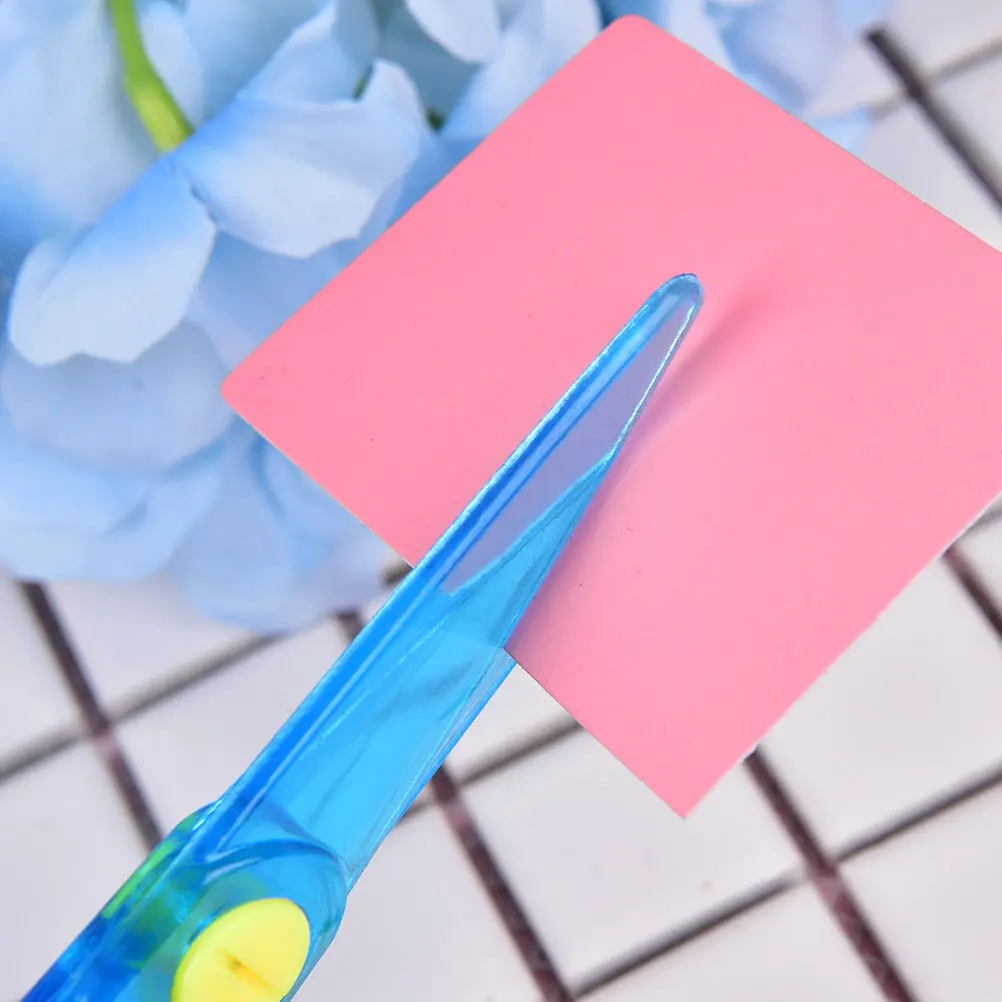 

1PC Children Safety Scissors Handmade DIY Photo Album Laciness Plastic Mini Scissors Tesoura Paper Lace Diary Decoration