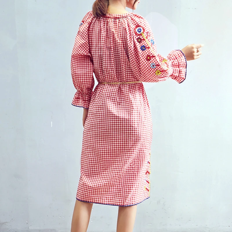 Новинка 2017 клетчатое хлопковое платье из мягкой ткани с вышивкой и поясом