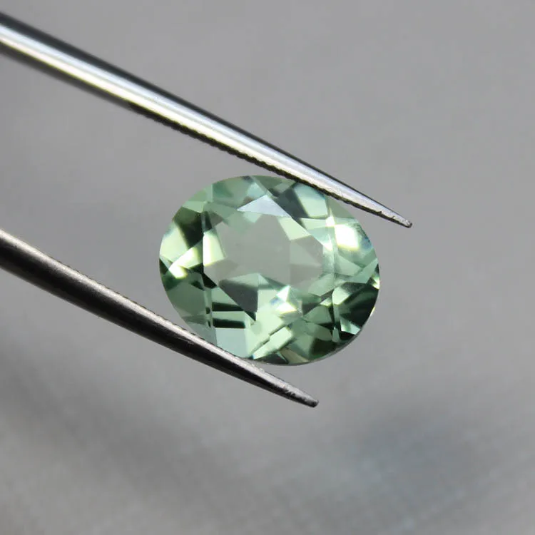 Овальная форма светло зеленые камни яркие граненые шарики свободные