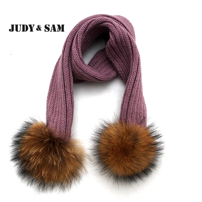 Восемь цветов детских мягких вязаных шарфов декорированных меховыми помпонами |