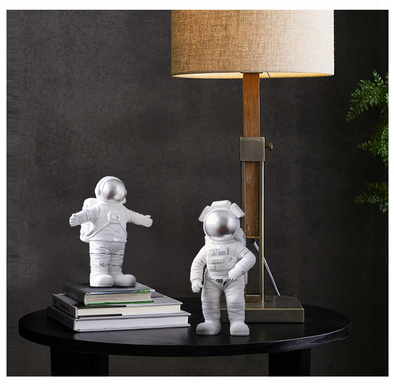 Europe style Cute Resin Astronaut Miniatures Figurine Craft Home Garden Decor wedding gifts fashion tabletop Furnishing articles