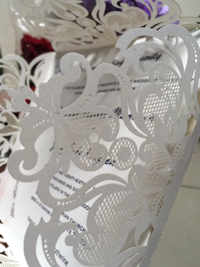 Цвет слоновой кости изысканный лазерный вырез на кружеве приглашение