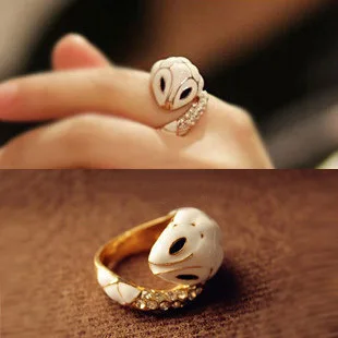 Модное изысканное маленькое кольцо из белой Змеи в стиле ретро циркониевое