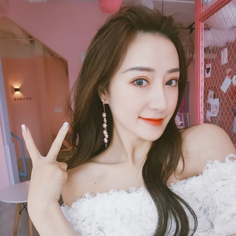 Женские длинные серьги клипсы классические розовые стразы с кристаллами