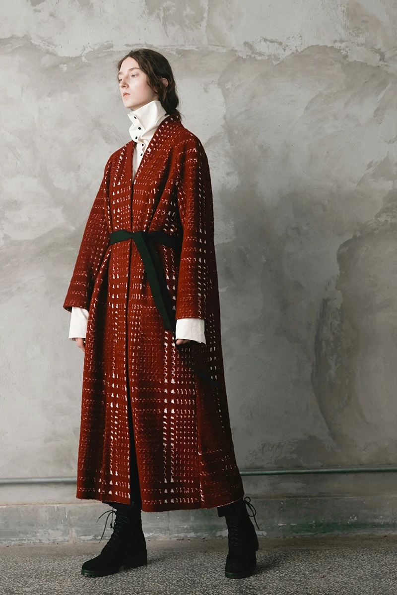 Женское длинное шерстяное пальто AW бордовое с поясом оригинальный дизайн 2018 |