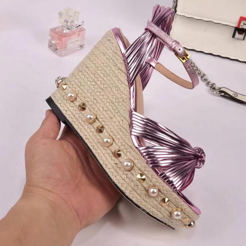 

2019 Gold Platform Sandals Women Open Toe Pearl Rivet Narrow Band Weave Straw Wedges Shoes Woman Chic Wedding Shoes
