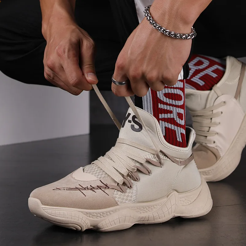 Весенние мужские кроссовки новые модные сетчатые беговые на шнуровке