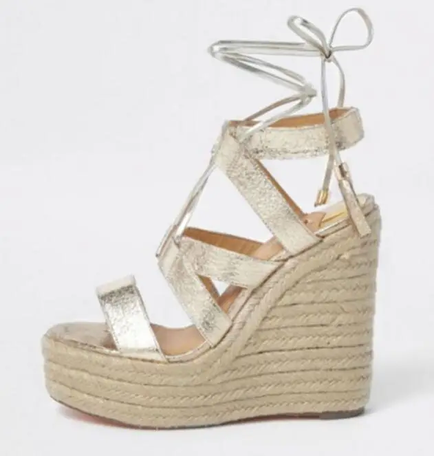 Женские босоножки на шнуровке Moraima золотистые кожаные танкетке с открытым носком