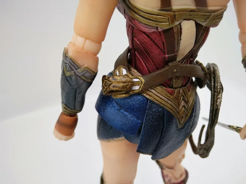 PLAY ARTS PA Kai Бэтмен против Супермена на рассвете справедливости чудо женщина экшн