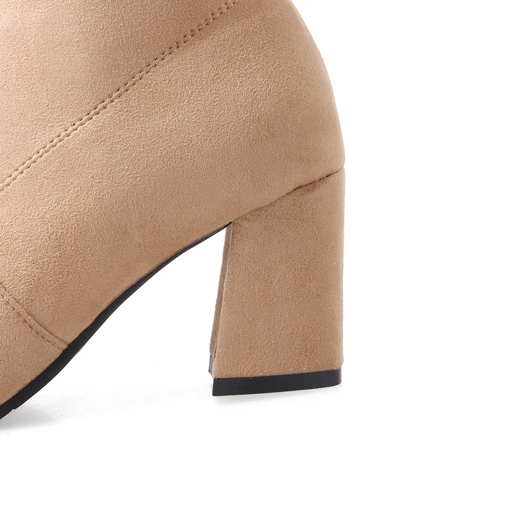 Женские сапоги на квадратном каблуке серые или черные до бедра с напуском