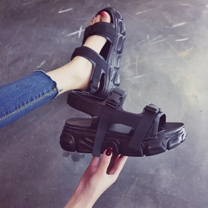 Женские сандалии на платформе с застежкой дизайнерские массивной подошве