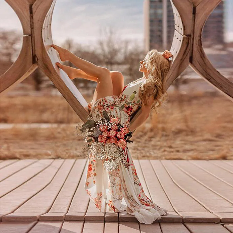 Элегантное летнее богемное пляжное платье на тонких бретельках с принтом