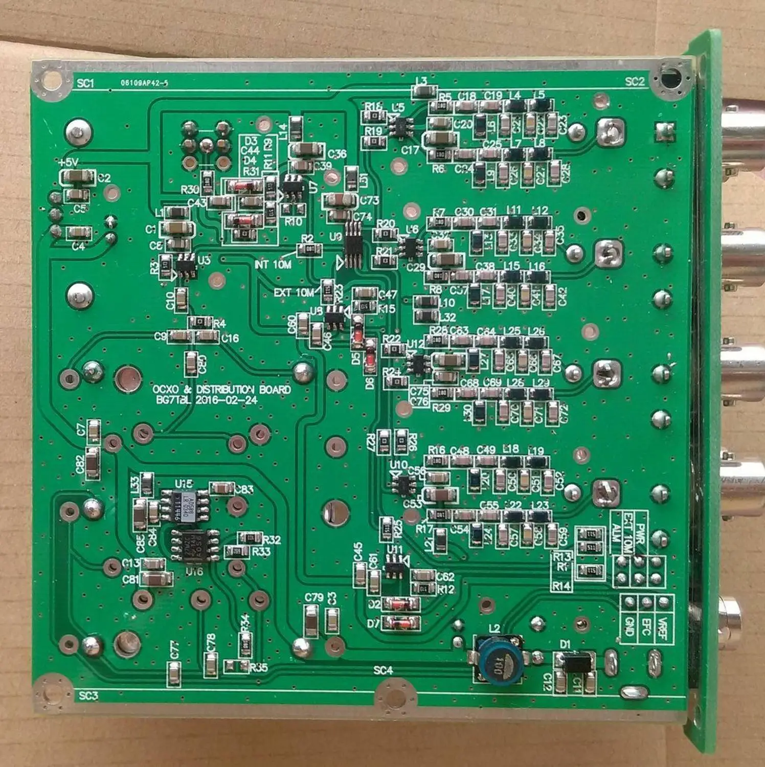 Сделано Bg7tbl 10 МГц синусоидальный GPS-часы с учеником GPS DO + усилитель распределения