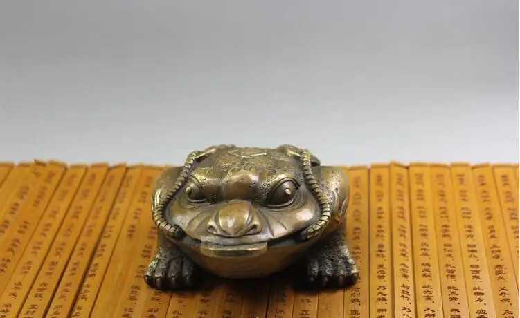 

Pure copper Chinese Golden Frog Feng Shui Toad Money LUCKY Fortune Wealth Coin Home Office Decor Table Ornament Lucky