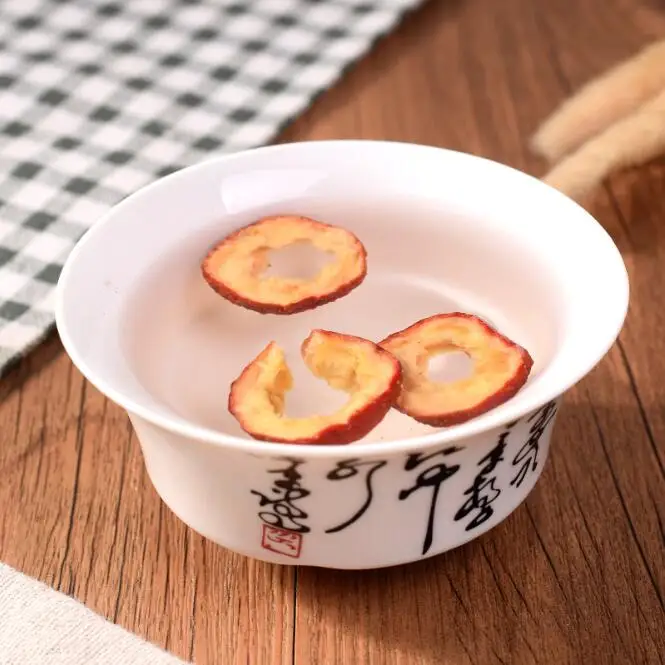 Нарезанные ягоды боярышника, нарезанные ягоды. Haw,(органический