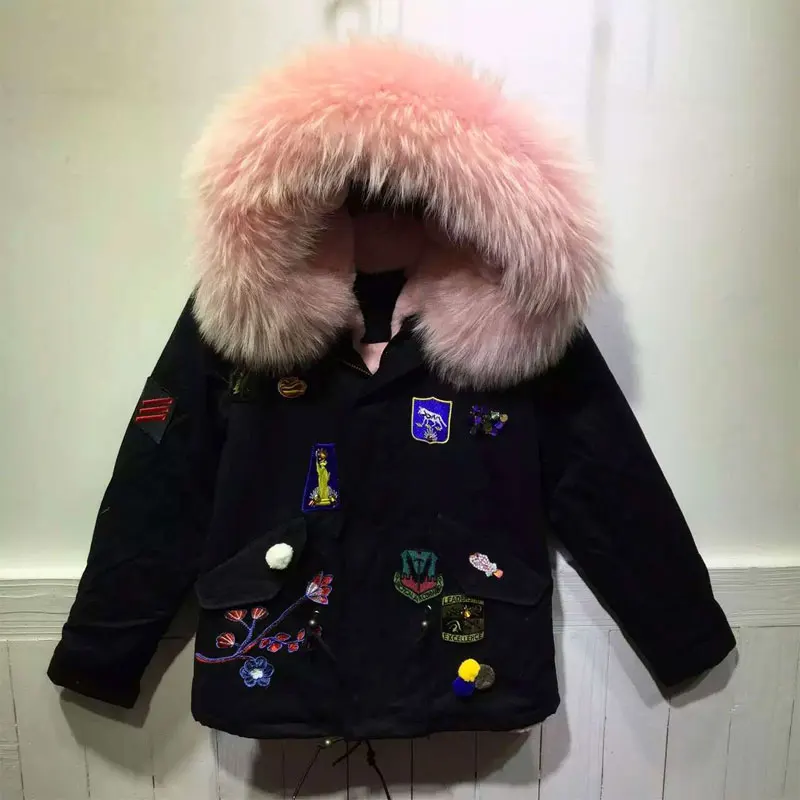 Koop Nieuwe Badge Zwarte Jas Licht Roze Binnen Winter Jacket Voor Vrouwen Grote Wasbeer Kraag Plus Size Stijl