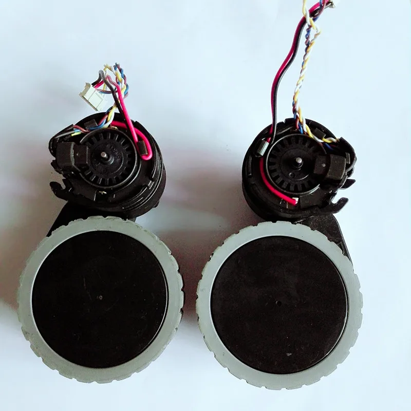 Оригинальное правое левое колесо с двигателем для робота пылесоса Ecovacs Deebot DM81