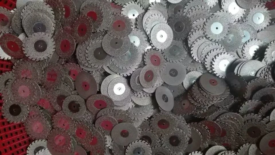 

200Pcs Dental Diamond Dics for Porcelain/Denture/Alloy,dental lab material,10pcs/pack