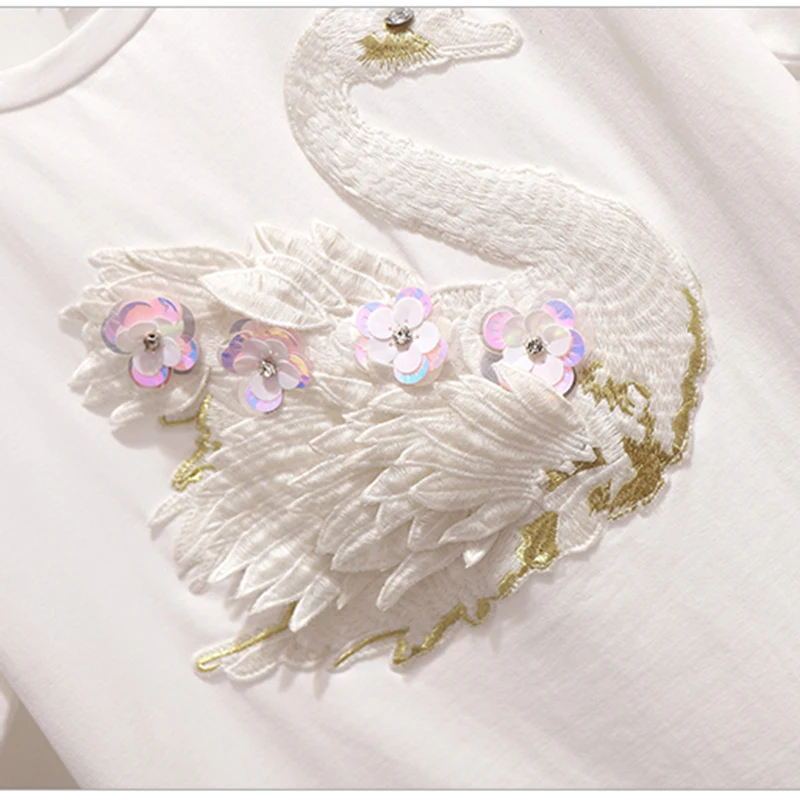 Женский джинсовый костюм с юбкой белая футболка вышивкой и юбка комплект из двух