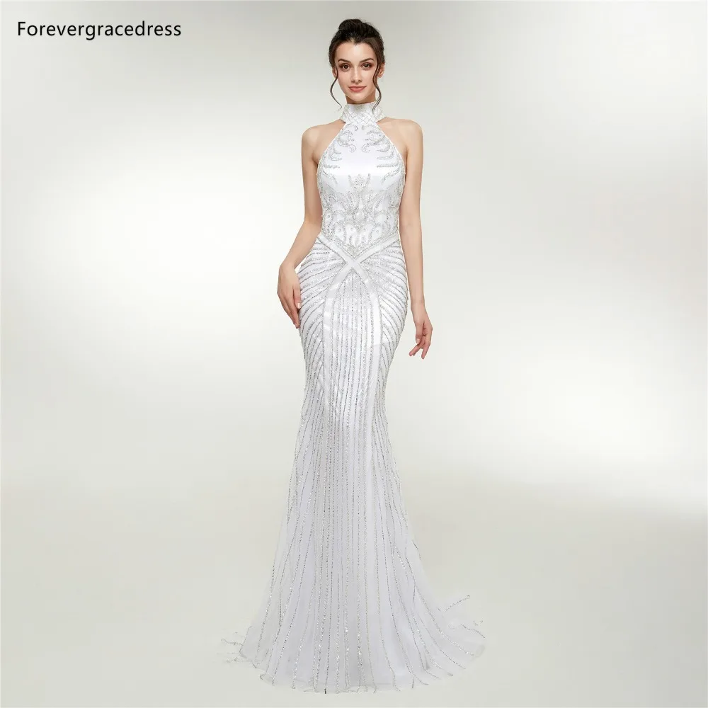 Белое длинное платье Forevergracedress для выпускного бала с высоким воротом и бусинами