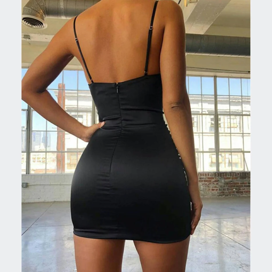 Женское атласное платье лавандового цвета сексуальное облегающее с низким