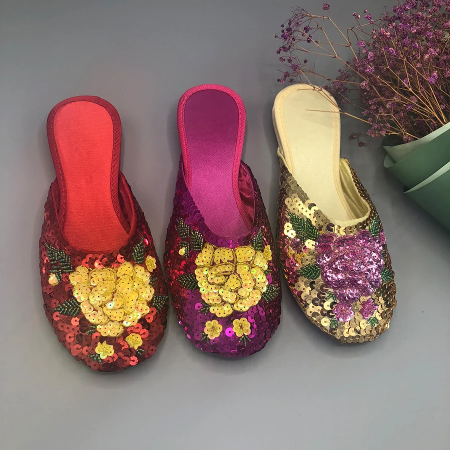 Comfortable Slippers Summer Vintage Ethnic Embroidered Slippers Satin Sequins Flat with Beef Feathers Home Women's Slippers