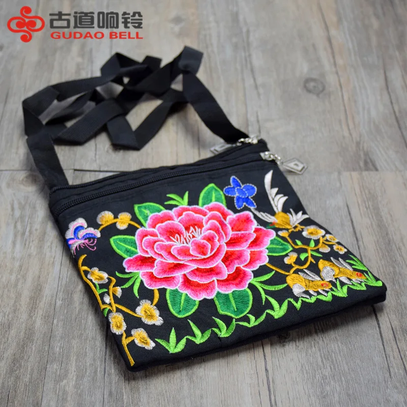 

2018 National Embroidered Small Bags Vintage Women's Embroidery One Shoulder Bag Small Phone Floral Coin Bags Sac a Dos Femme