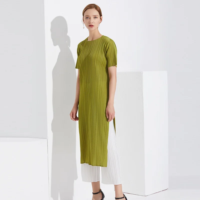 

Plus Size Dress For Summer Women 45-75kg Big Stretch Miyake Pleats Round Neck Short Sleeves Loose Split Casual Dress Midi