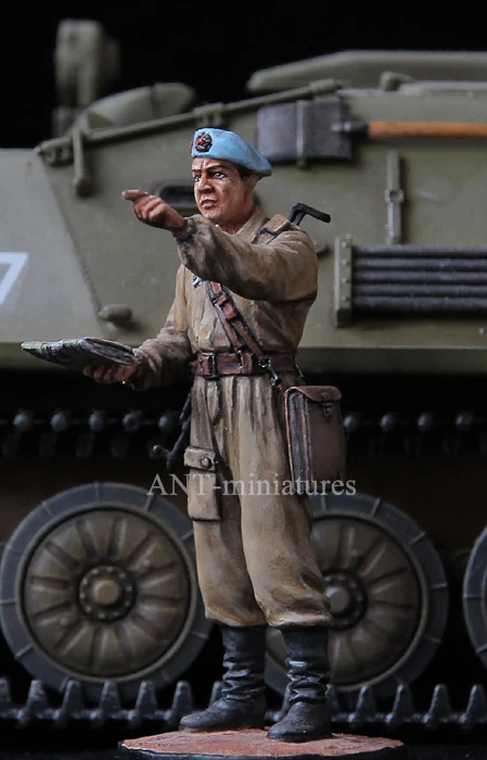1/35 советский воздушно десантный полицейский в Праге полимерная модель