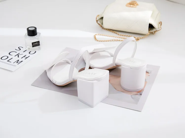 Новые летние женские сандалии с квадратным и круглым носком в римском стиле, на толстом среднем каблуке, Нескользящие, маленькие размеры 32, белые женские сандалии