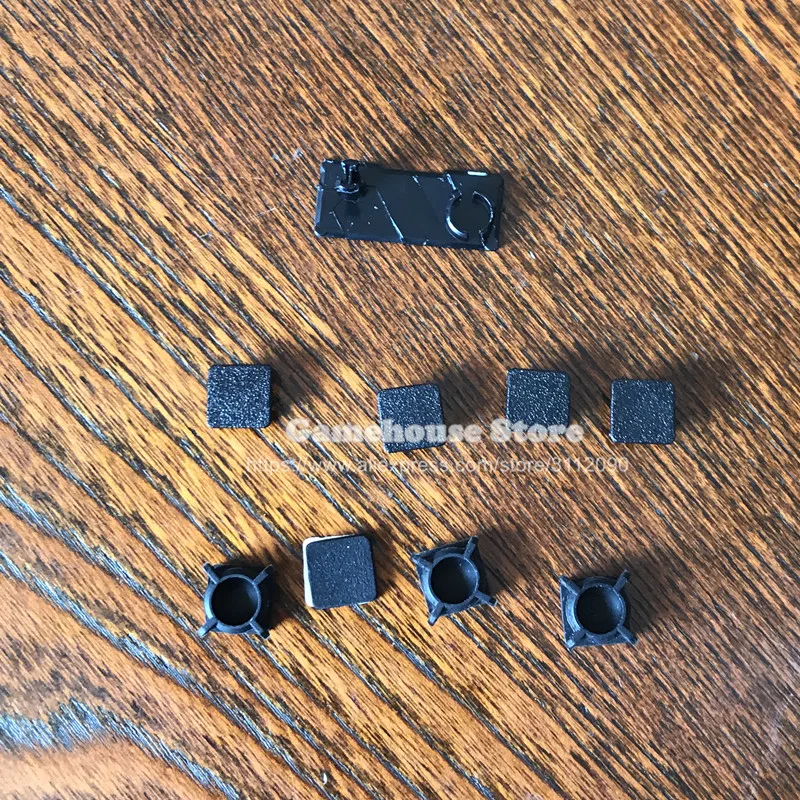 Резиновые накладки на ботинки и пластиковые винты черного цвета для консоли PS3 Slim